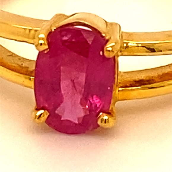 Burmese Ruby 1.32ct Solid 18K Yellow Gold Ring - Picture 7 of 7